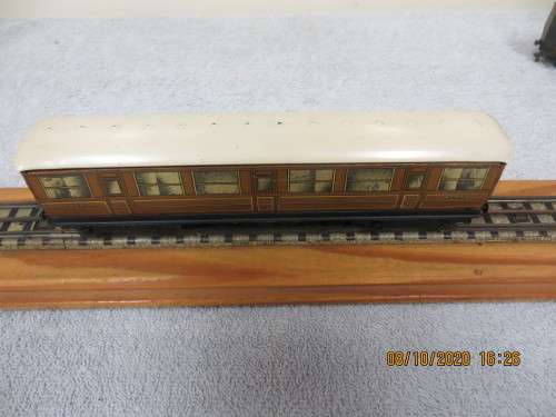 Hornby Dublo N.E. D1 Coaches x 3 and M.R. D3 Coach empty box.