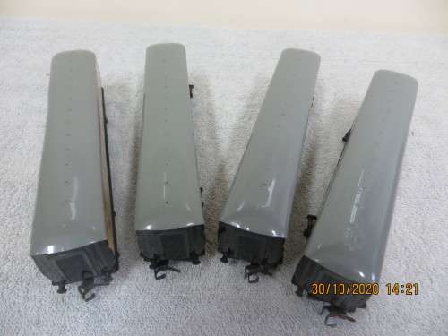 Hornby Dublo D11 Coaches x 4 (2 Boxed)