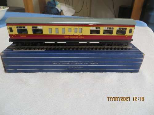 Hornby Dublo D20 Composite Restaurant Car, 2 or 3 rail - boxed