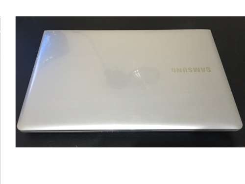 SAMSUNG NP300E5E