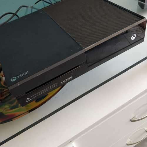 Xbox One 500 GB Console + Controller