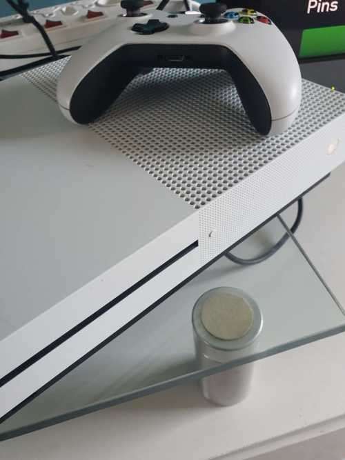 Xbox One S 500GB Console + Controller