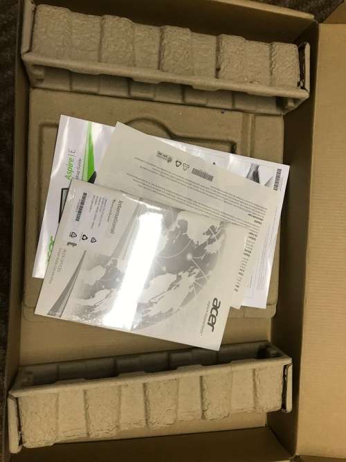 Acer Aspire E - 15.6 " , Intel Celeron , 15.6 '' HD, 4 GB DDR 3 , 500 GB HDD