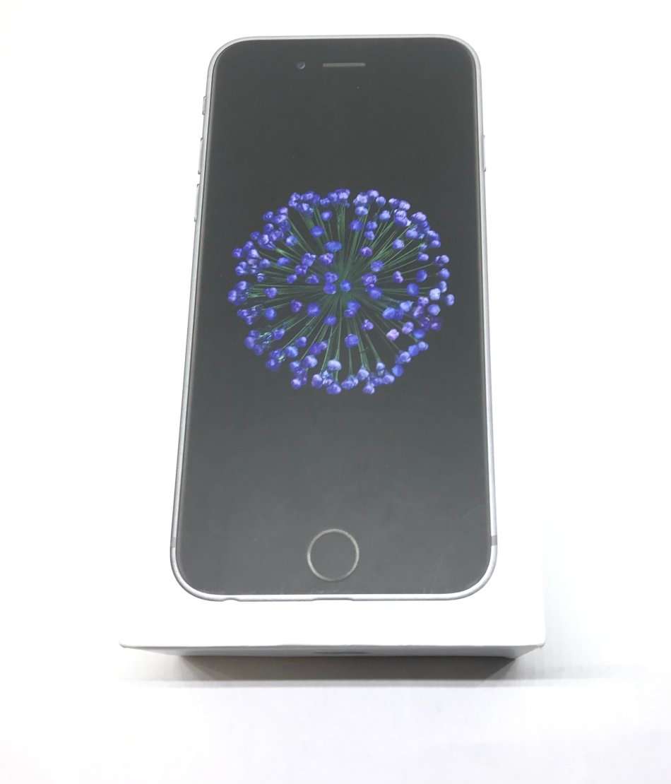 IPhone 6 16 GB + LuMee Light up selfie case !!!!