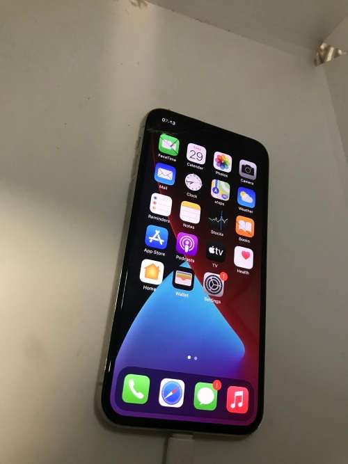 Iphone X 64 GB - Cracked LCD + Back Glass