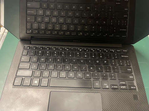 Monster Spec !!! DELL XPS 13 9360 Core i7 , 16 GB RAM , 1TB SSD , Touch Screen