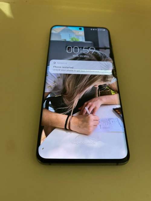 Samsung S20 128 GB Dual SIm- Cracked Screen and Cracked Back Glass