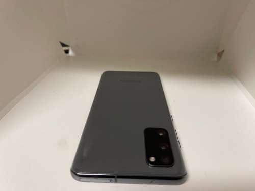 Samsung S20 128 GB Dual SIm- Cracked Screen and Cracked Back Glass