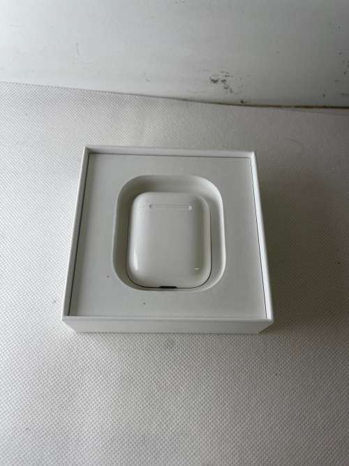 Airpods with charging case- Only 1 Airpod