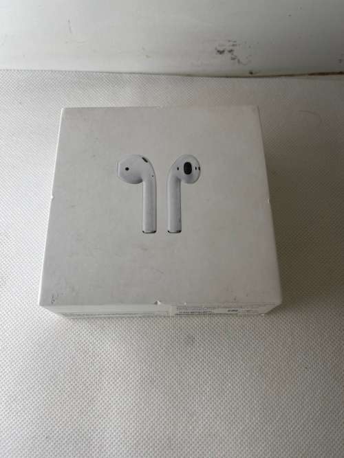 Airpods with charging case- Only 1 Airpod