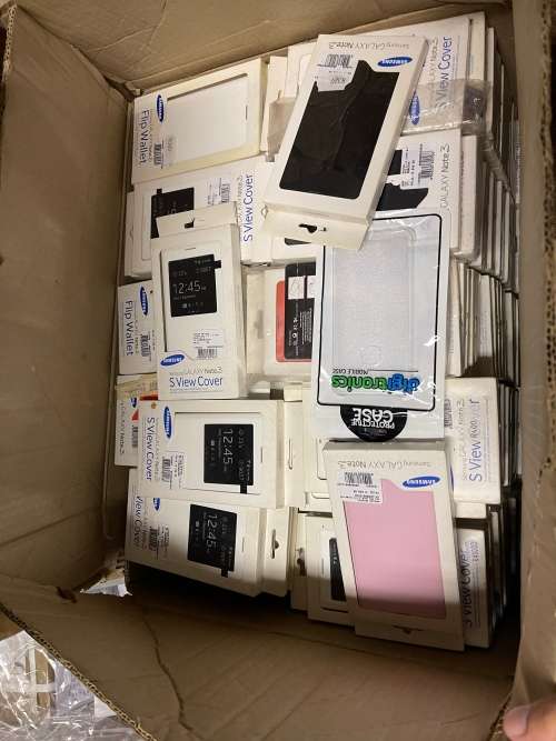 Mixed Bag Accessory Bundle - lot of +- 140