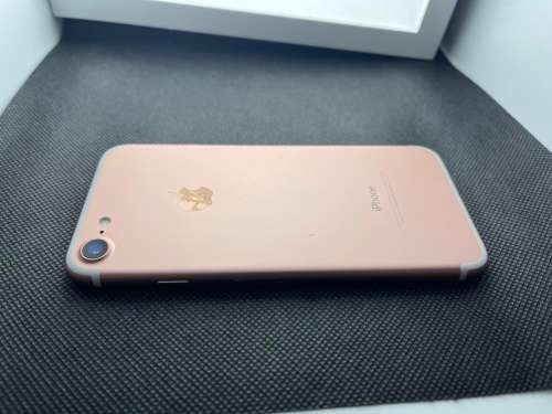 Warehouse Clearance : IPhone 7 128 GB Rose Gold.