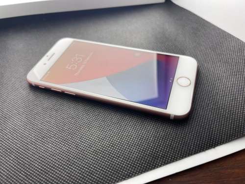 Warehouse Clearance : IPhone 7 128 GB Rose Gold.