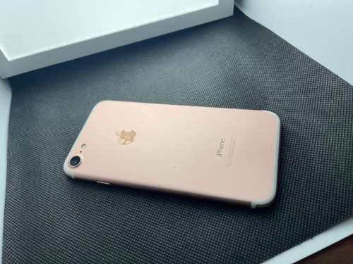 Warehouse Clearance : IPhone 7 128 GB Rose Gold.