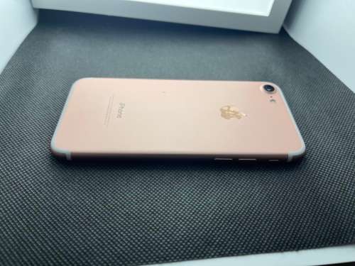 Warehouse Clearance : IPhone 7 128 GB Rose Gold.