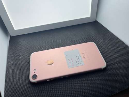 Warehouse Clearance : IPhone 7 32 GB  - No home Button / Touch