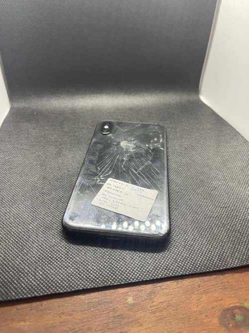 Warehouse Clearance : IPhone X 256 GB - CRACKED BACK GLASS