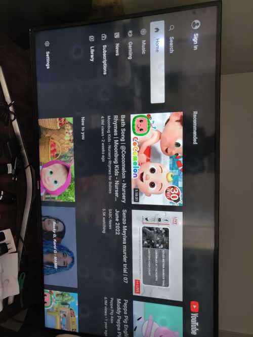 Samsung 50" Series 7 UHD Smart TV - Please read