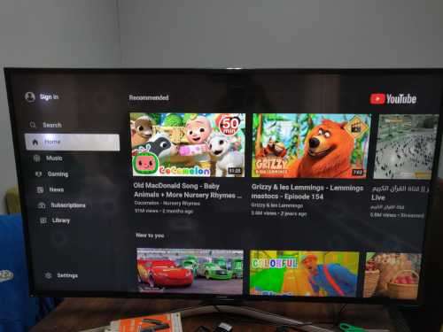 Samsung 50" Series 7 UHD Smart TV - Please read