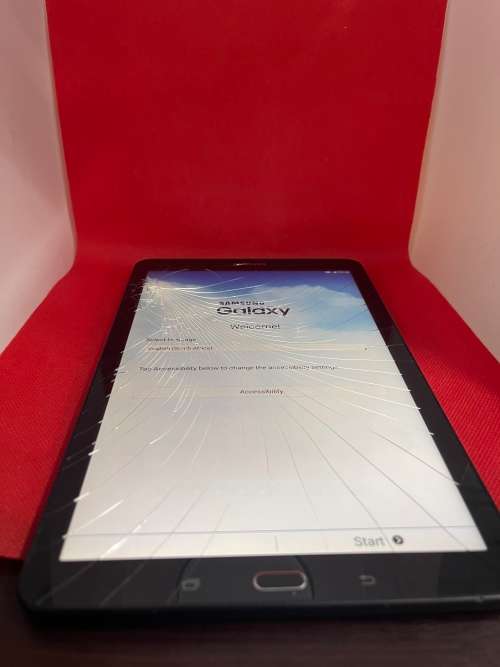 WAREHOUSE  CLEARANCE :SAMSUNG GALAXY TAB E - Cracked Screen