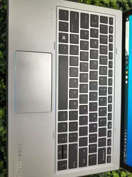 HP Elite X2 - Core i7 8550 , 16 GB RAM , 512 GB SSD , 13` HD Display