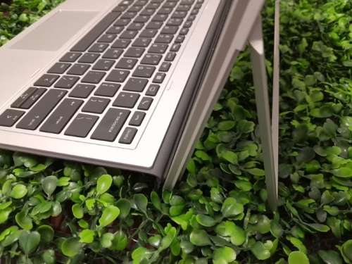 HP Elite X2 - Core i7 8550 , 16 GB RAM , 512 GB SSD , 13` HD Display