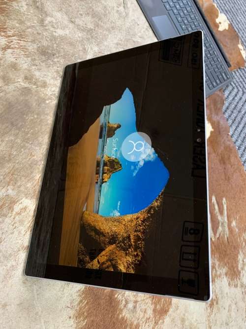 Tablet / Laptop :  MICROSOFT SURFACE PRO 4 Core i5 6th Gen 4GB RAM 128GB SSD
