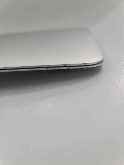 Macbook Air 11 inch - A1465 - Core i5 - 4 GB RAM - 100 GB SSD