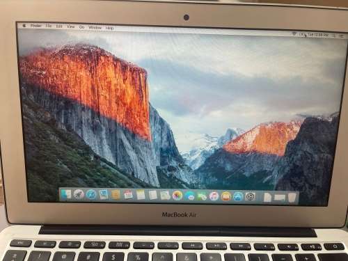Macbook Air 11 inch - A1465 - Core i5 - 4 GB RAM - 100 GB SSD