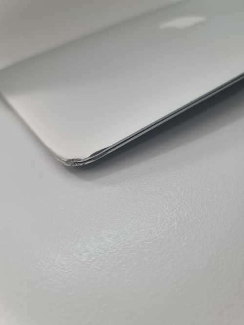 Macbook Air 11 inch - A1465 - Core i5 - 4 GB RAM - 100 GB SSD