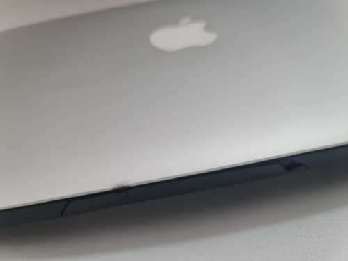 Macbook Air 11 inch - A1465 - Core i5 - 4 GB RAM - 100 GB SSD