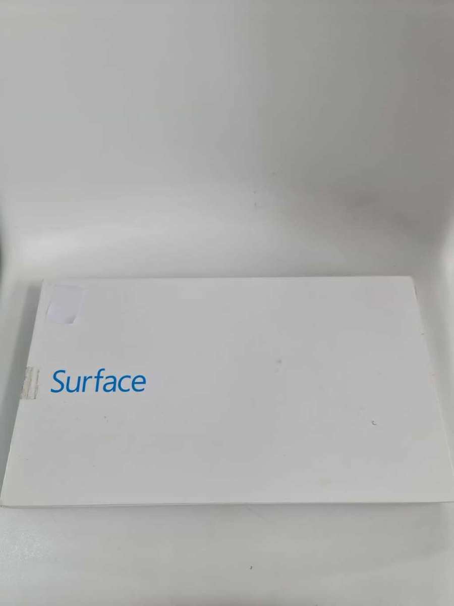 Clearance: Microsoft Surface RT 1516 - Does not hold charge