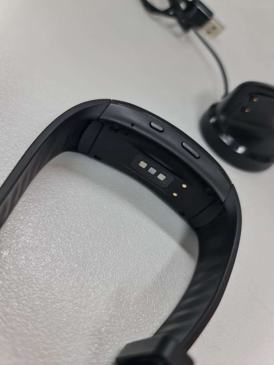 Warehouse clearance !! Samsung Gear fit 2 Pro - large