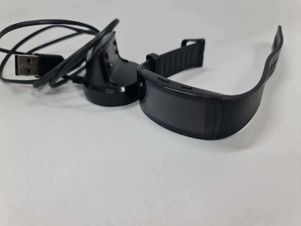 Warehouse clearance !! Samsung Gear fit 2 Pro - large