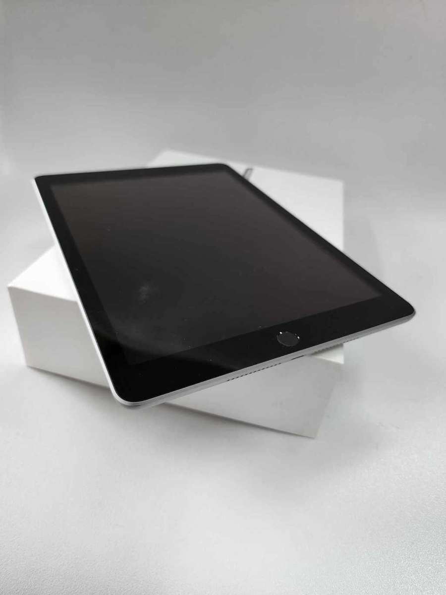 Apple iPad (6th Generation) 128GB preowned