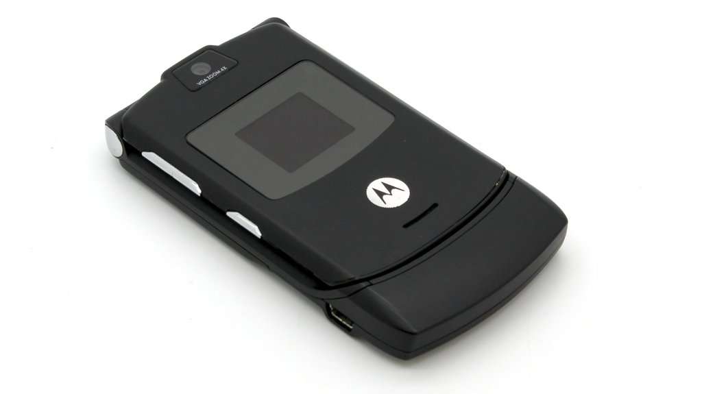 Retro Slide Phone -  Motorola RAZR V3