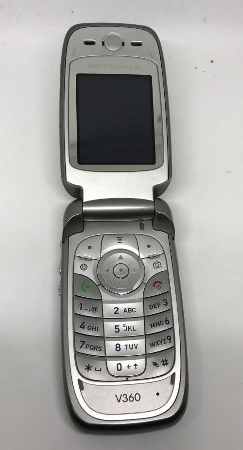 Retro flip phone - Motorola V360 Silver