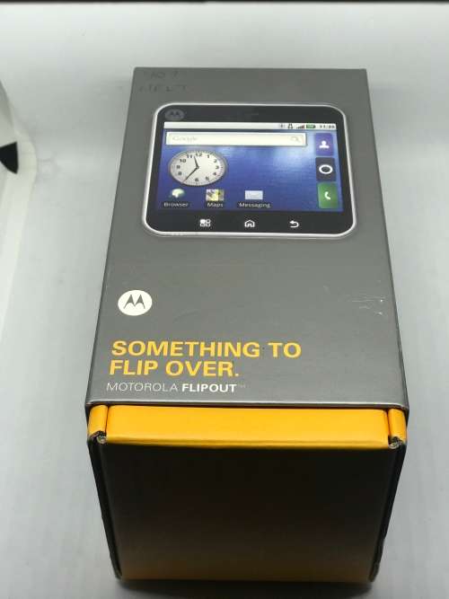 Retro Pivot Phone - Motorola FlipOut