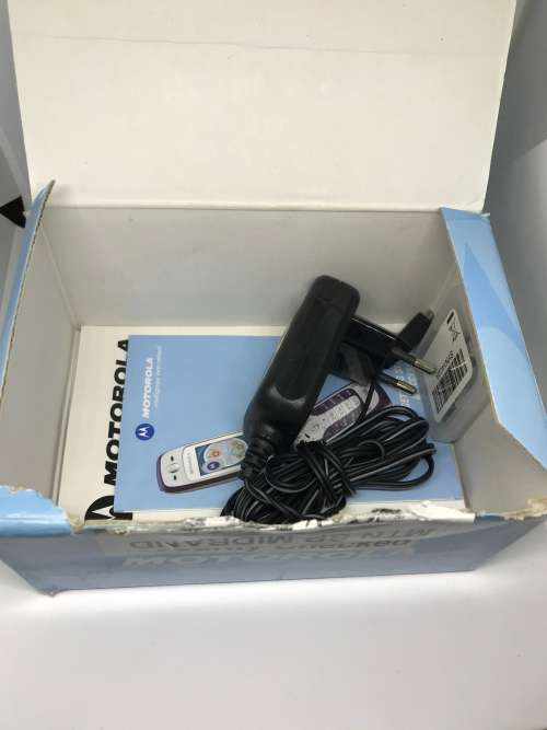 Retro flip phone - Motorola V360 Silver