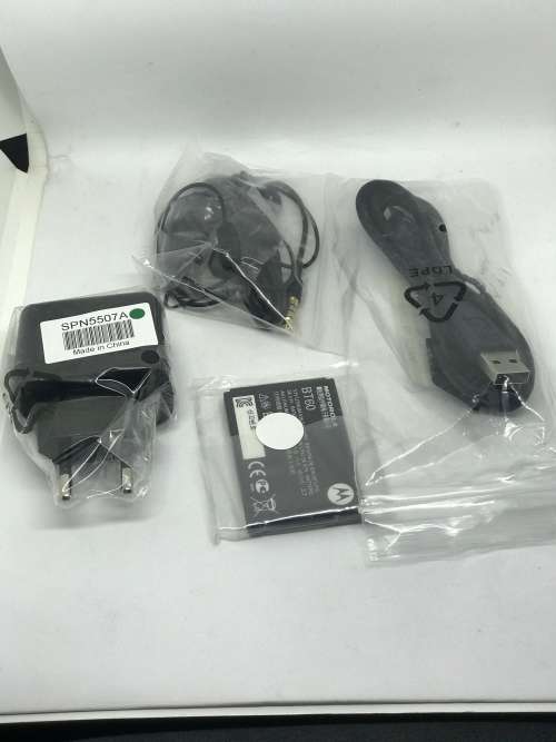 Retro Pivot Phone - Motorola FlipOut