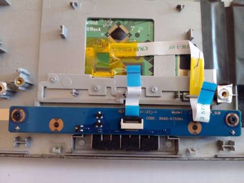 Samsung NP Series BA75 02862A Top Cover Keyboard / Palmrest / Touchpad / Speakers