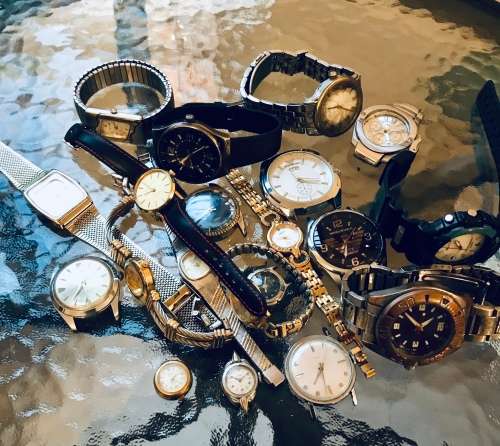 Bulk lot of watches