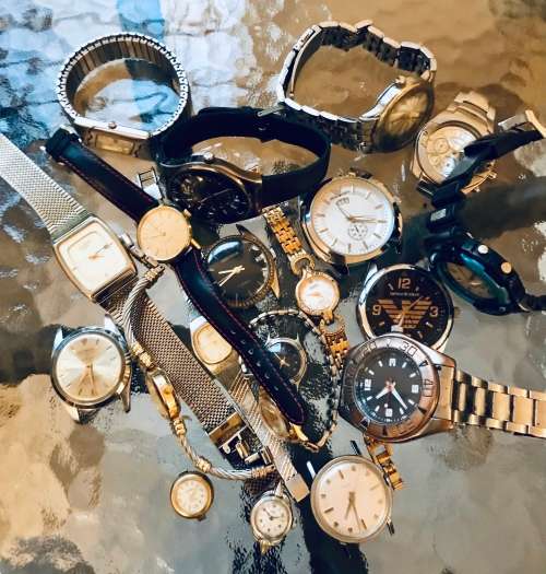 Bulk lot of watches