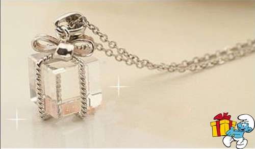 Costume Jewellery - Lovely Necklace with Present Pendant