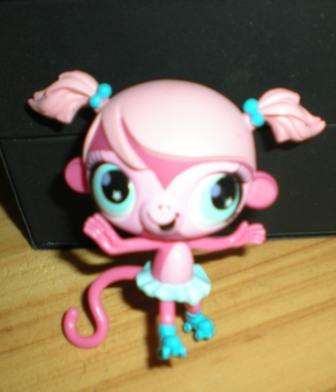 Littlest pet Shop - Minka Mark on Rollerblades