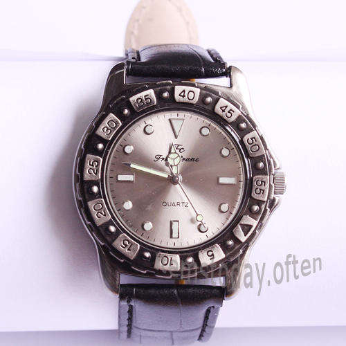 Unisex Classic Quartz Watch with Faux Leather Strap, black Strap