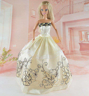Barbie Fashion House -  Evening Dresses - Lovely Evening Gown in Cream