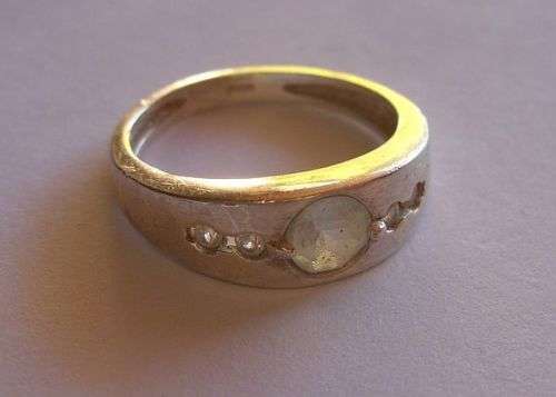 Stunning Sterling Silver Ring, 5 Stones