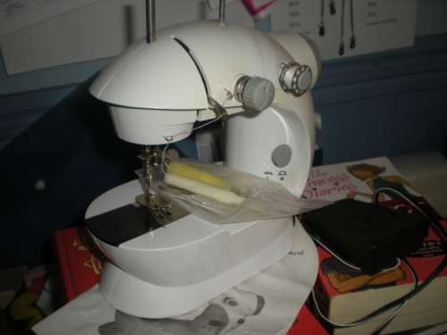 Mini Sewing Machine