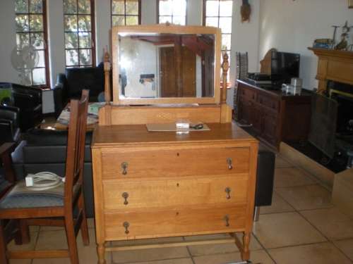 Stunning Dressing Table in Satinwood with 3 Drawers and Mirror